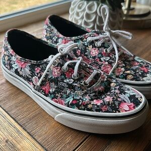 Woman’s floral VANS